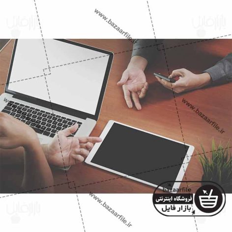 تصویر میز کار با لپ تاپ و تبلت